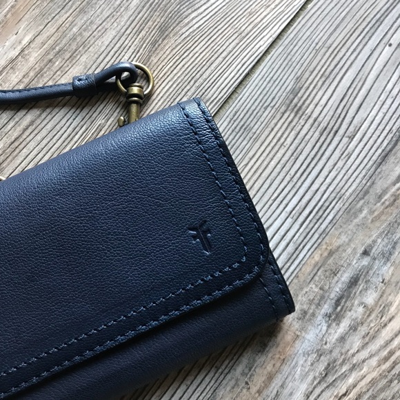 ❤️SOLD❤️FRYE: Lily Phone Crossbody - Picture 2 of 7